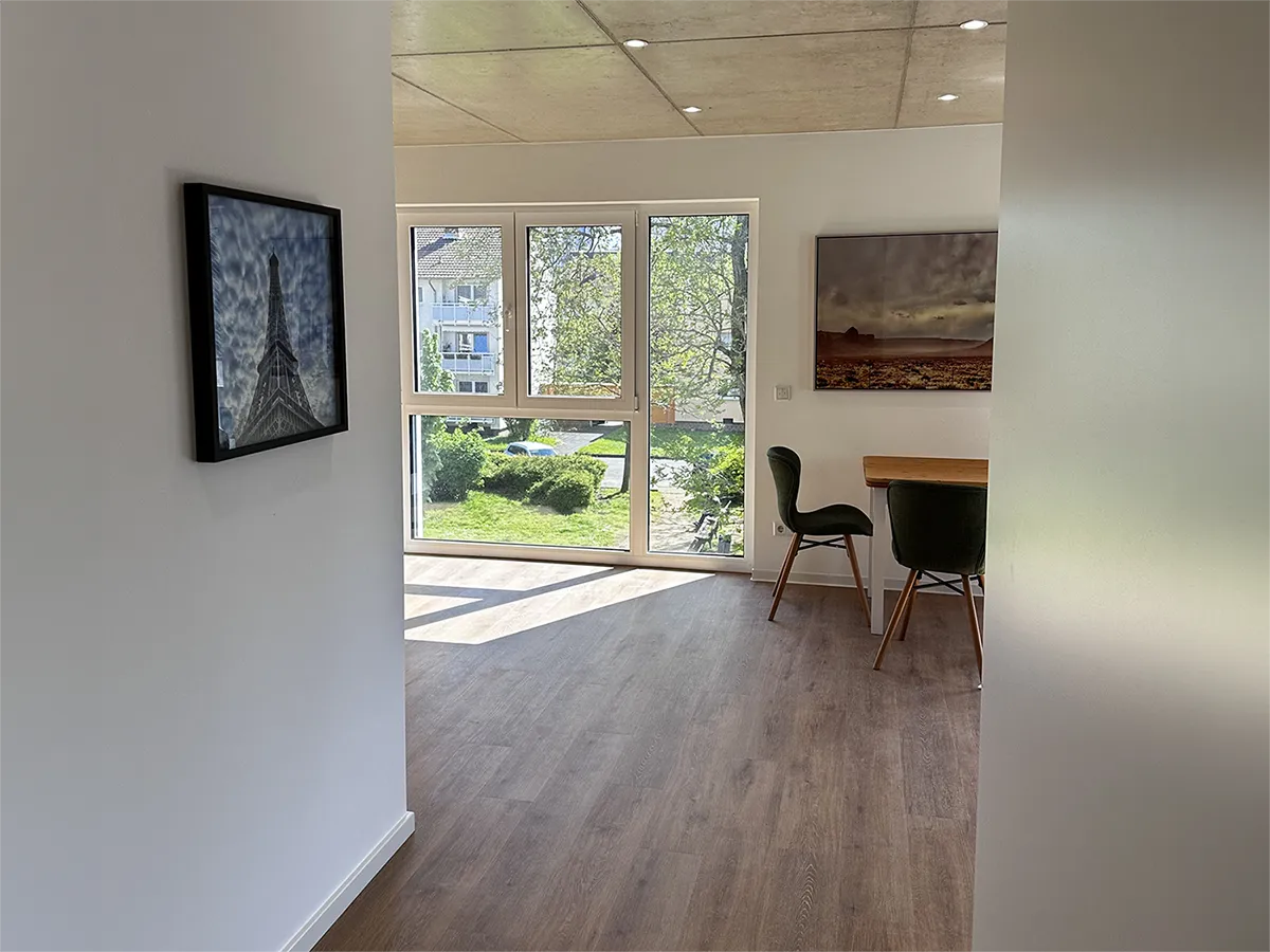 Entrance with view of the dining area.