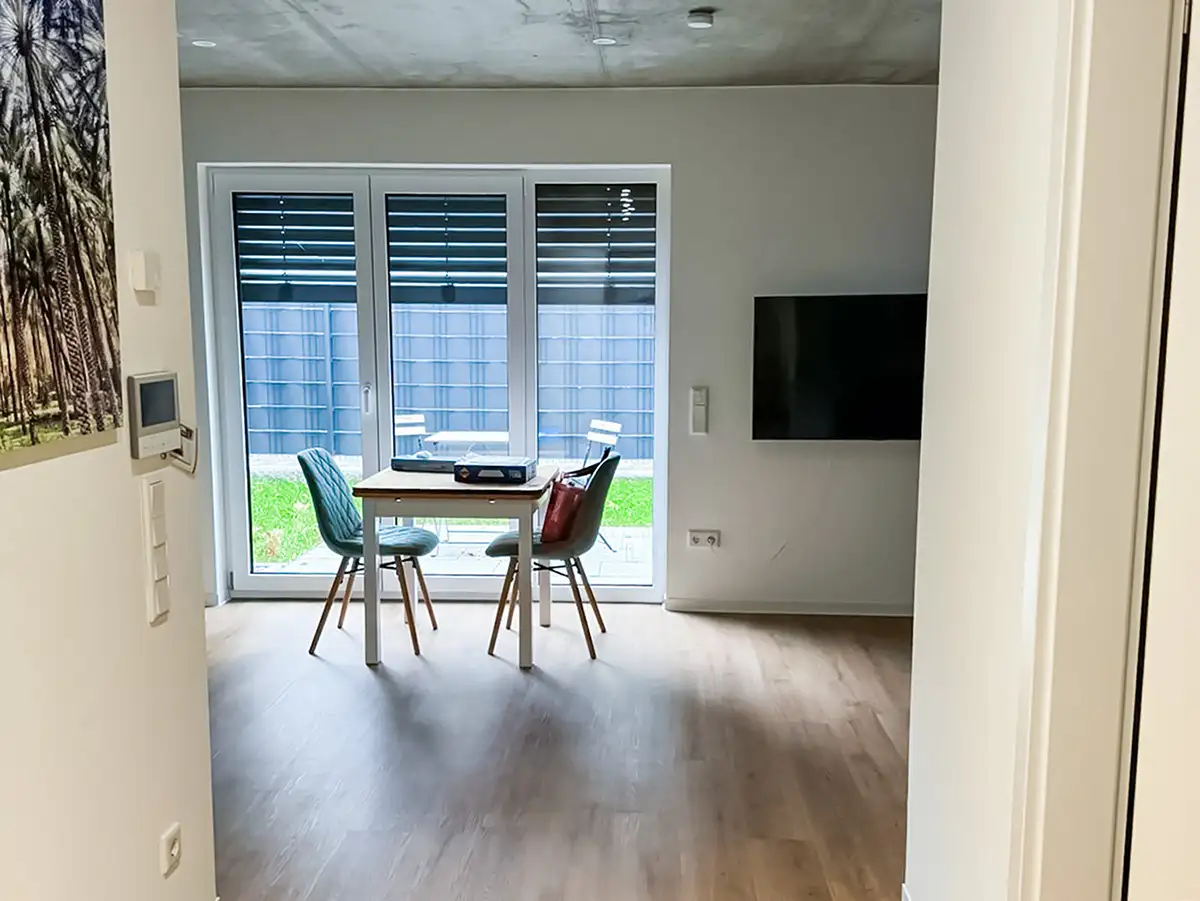 Entrance area with a view of the dining area and the terrace (Apartment 6 only).